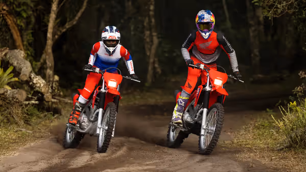 CRF 300F em ação em trilha off-road