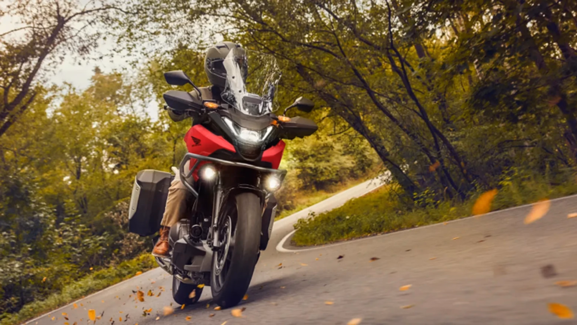 NC 750X na floresta - 3 de 6